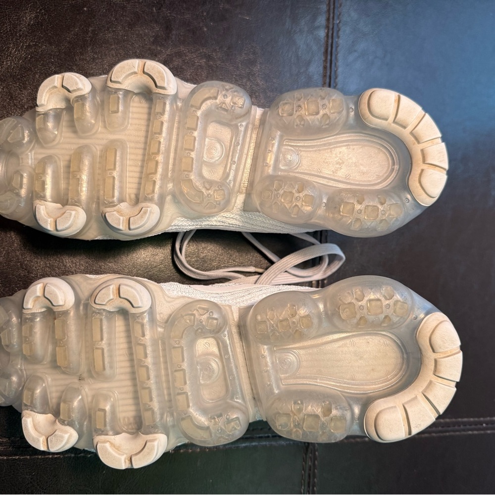 Women’s Size 8 - Nike Air VaporMax FlyKnit Phantom White/Metallic - Picture 3 of 9